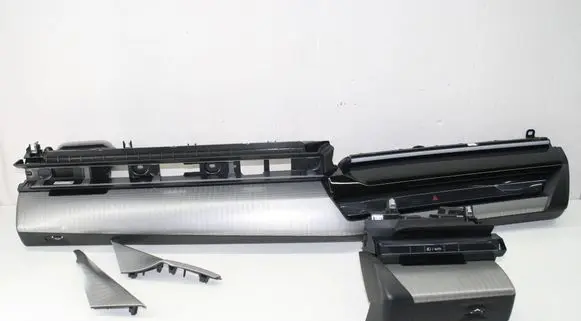 BMW 5 G60 G61 Dashboard glove box trim 5A62747