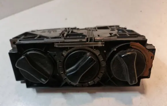 Volkswagen PASSAT B4 Climate control unit 357819045A 357820045