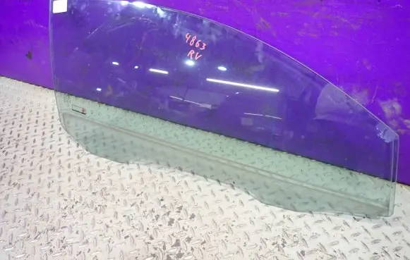 Volvo C30 Front door window glass four-door