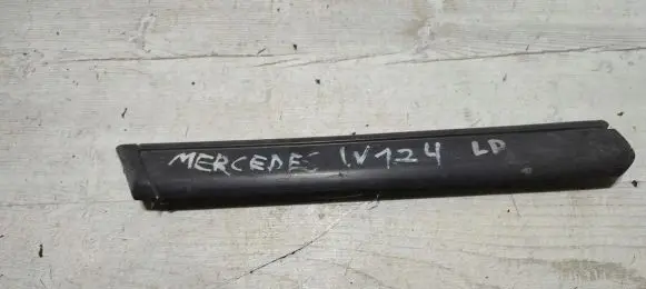 Mercedes-Benz E W124 Front arch trim 