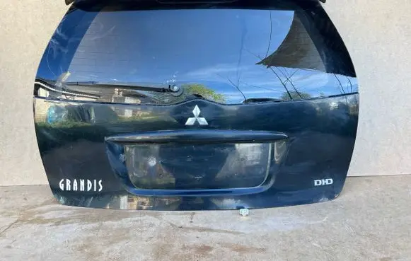 Mitsubishi Grandis Tailgate/trunk/boot lid MN186428