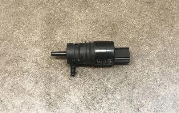 BMW 1 E81 E87 Windscreen/windshield washer pump 7302589