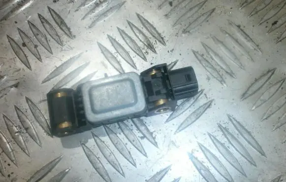 Nissan Primera Airbag deployment crash/impact sensor 0285003019