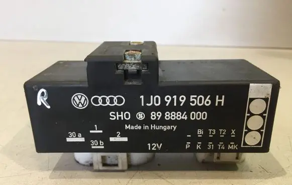 Volkswagen Golf IV Coolant fan relay 1J0919506H 898884000