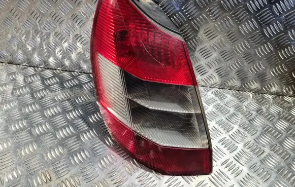 Renault Scenic II - Grand scenic II Rear/tail lights 8200493374