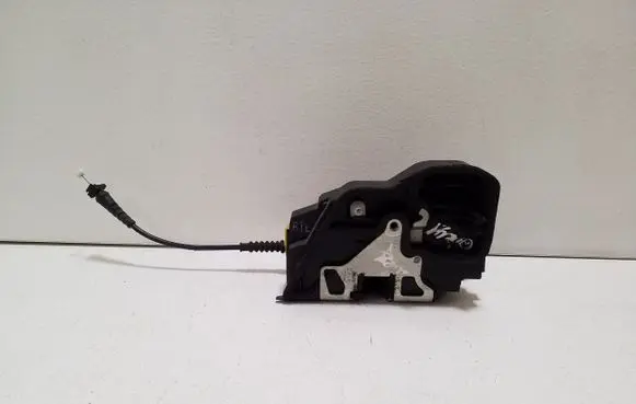 BMW X3 E83 Front door lock 7167067