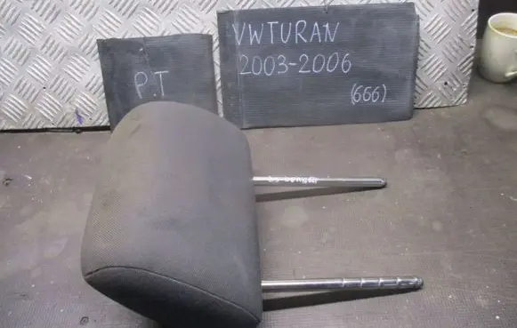 Volkswagen Touran I Rear seat headrest 