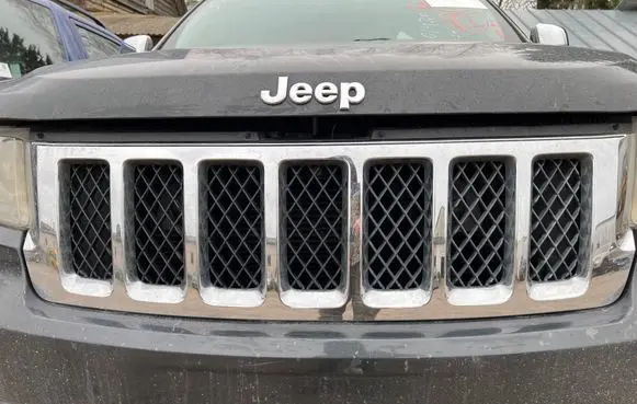 Jeep Grand Cherokee Front bumper upper radiator grill