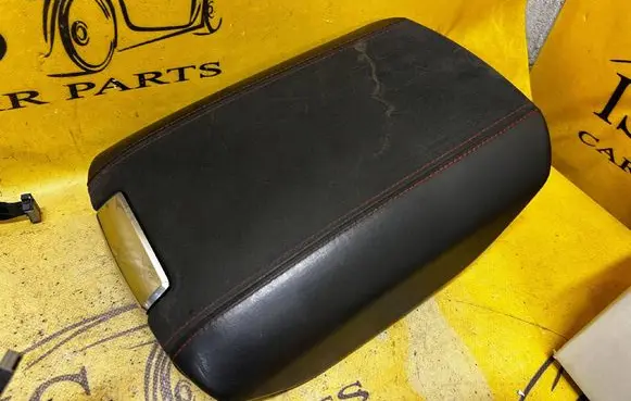 Porsche Cayenne (92A) Armrest 