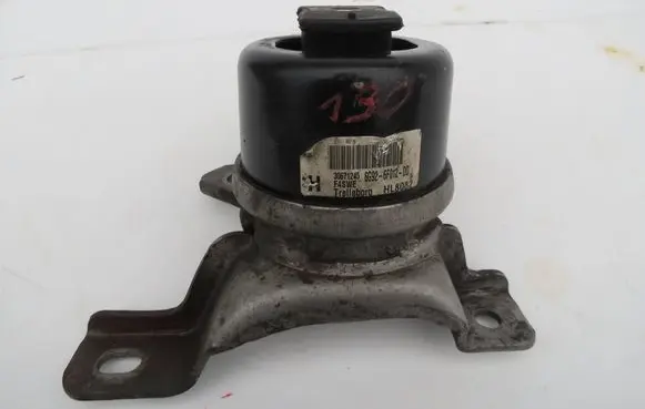 Volvo V60 Engine mount bracket 30671245 6G926F012DD HL8082