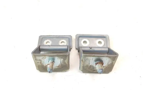 Suzuki Liana Tailgate/trunk/boot hinge ZE9D05