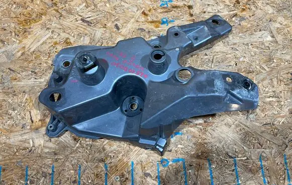 Volvo XC60 Fender mounting bracket 32211308 S2510D030-M