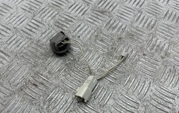 Toyota Avensis T270 Tail light bulb cover holder 8155505260