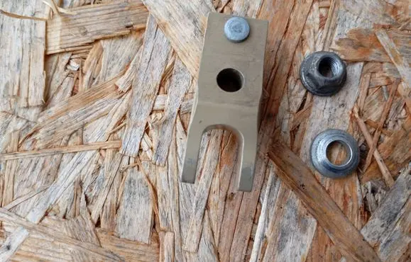 Fiat Freemont Fuel Injector clamp holder 