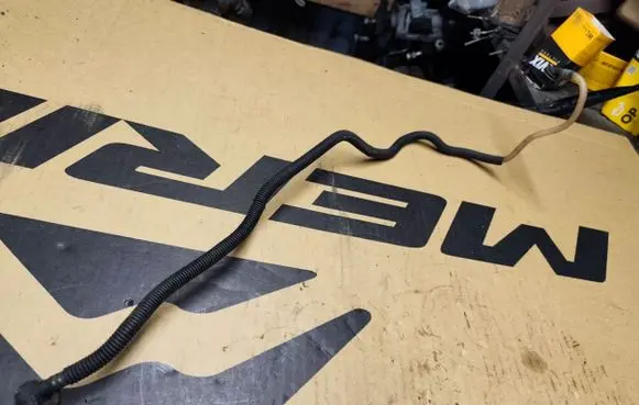 Jeep Grand Cherokee (WJ) Fuel return line/hose 
