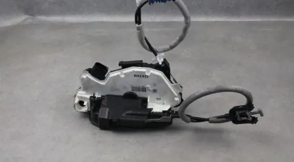 Skoda Citigo Front door lock 1S2837016B