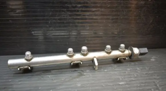 BMW 1 E81 E87 Fuel main line pipe 7537319