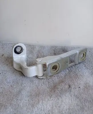 Chrysler Pacifica Tailgate/trunk/boot hinge 68229151