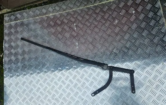 BMW 5 E60 E61 Front wiper blade arm 179903