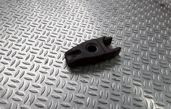 Peugeot 406 Fuel Injector clamp holder