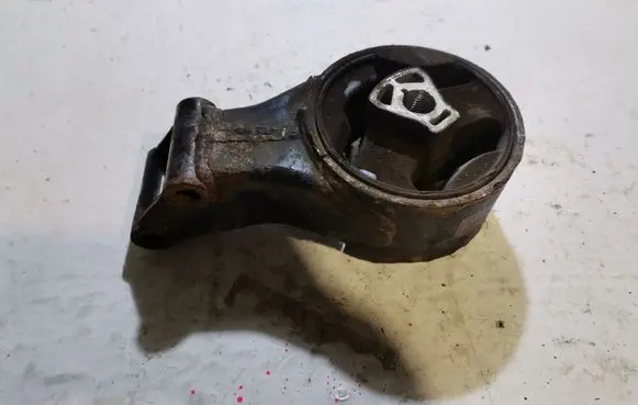 Chevrolet Cruze Engine mount bracket 13248630