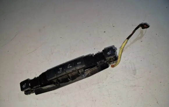 Mercedes-Benz E W212 Seat heating switch A2128209710