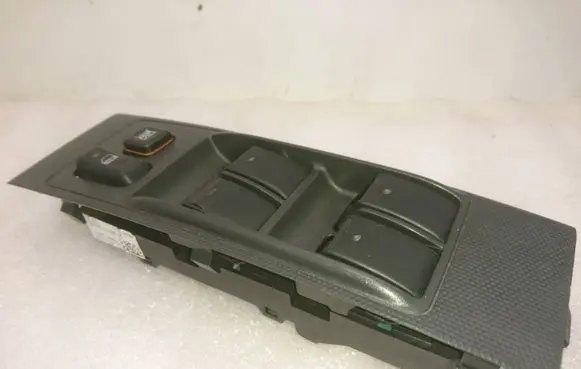 Toyota Corolla Verso AR10 Electric window control switch 848200F030 843200F030