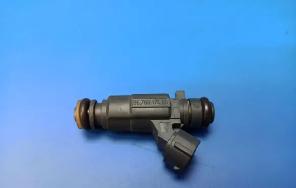 Peugeot 208 Fuel injector 0280157127 9676017480