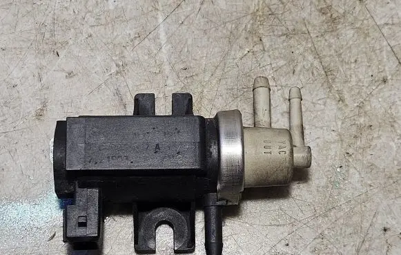 Volkswagen PASSAT B5 Turbo solenoid valve 1H0906627A