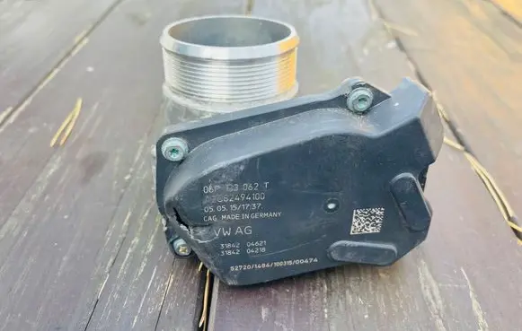 Volkswagen Golf VII Throttle valve 06F133062T
