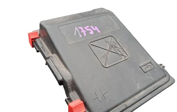 Peugeot 3008 II Fuse box cover 9678633380