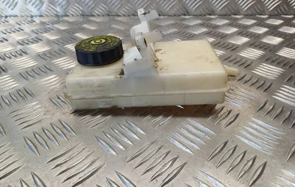Brake fluid reservoir