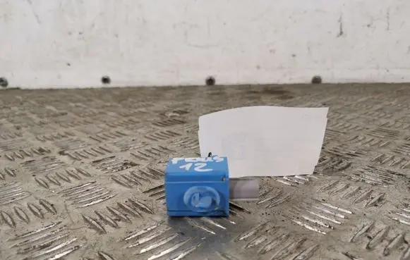 Toyota Prius (XW30) Horn buzzer relay 0689004580 8974730040