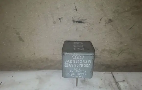 Audi A6 S6 C4 4A Fuel pump relay 8A0951253B 899578000