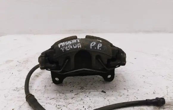 Volkswagen PASSAT CC Front brake caliper