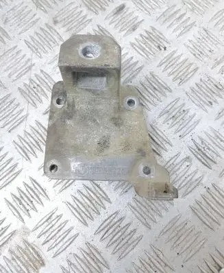 BMW 5 E39 Engine mounting bracket 6751226