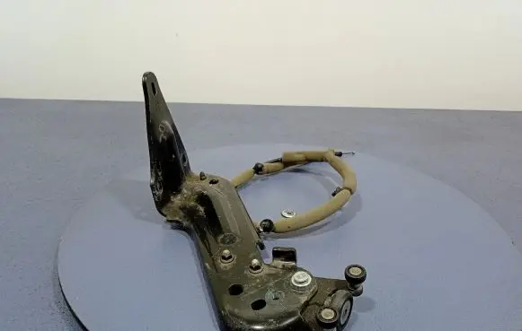 Chrysler Pacifica Front door hinge set 