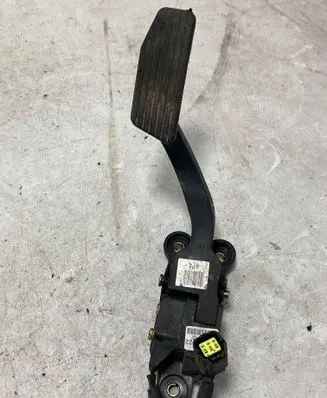 Hyundai Tucson JM Accelerator throttle pedal 327262E930