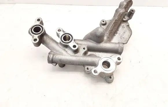Toyota RAV 4 (XA40) Oil filter mounting bracket