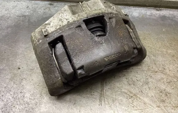 Volvo XC90 Front brake caliper 30606354