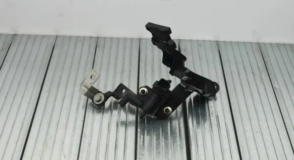 Ford Kuga II Turbo solenoid valve 9688124580 FM5Q9S430AB