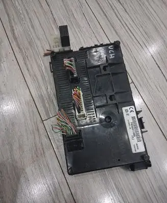 Renault Clio II Gateway control module P8200311988