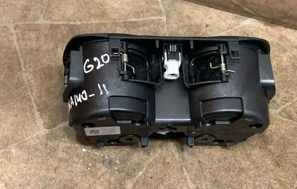BMW 3 G20 G21 Cup holder 83329001