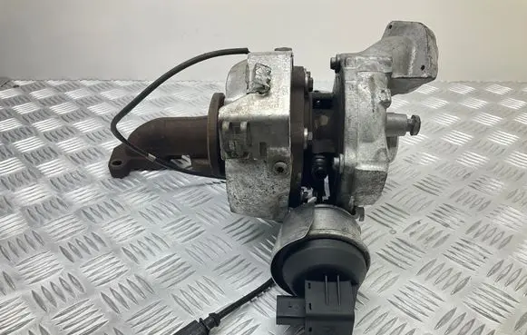 Audi Q3 8U Turbo 03L253056T