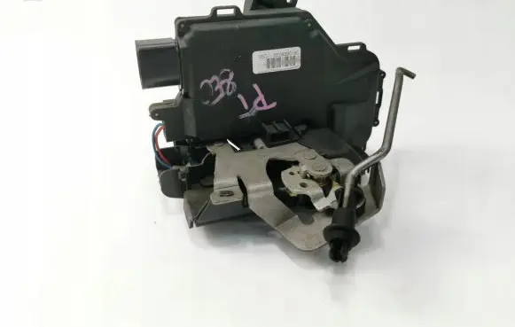 Audi A4 S4 B7 8E 8H Rear door lock 8E0839015C