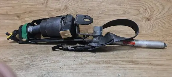 Volvo V70 Front seatbelt 8665868