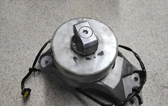 Mercedes-Benz S W223 Engine mount vacuum valve A2232409900