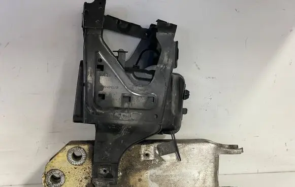 BMW 7 F01 F02 F03 F04 Radiator support slam panel bracket 2061CH1400