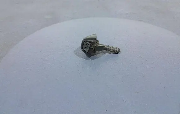 BMW 1 E82 E88 Windshield washer spray nozzle 7179465