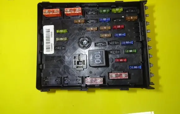 Volkswagen PASSAT B6 Fuse box set 3C0937125